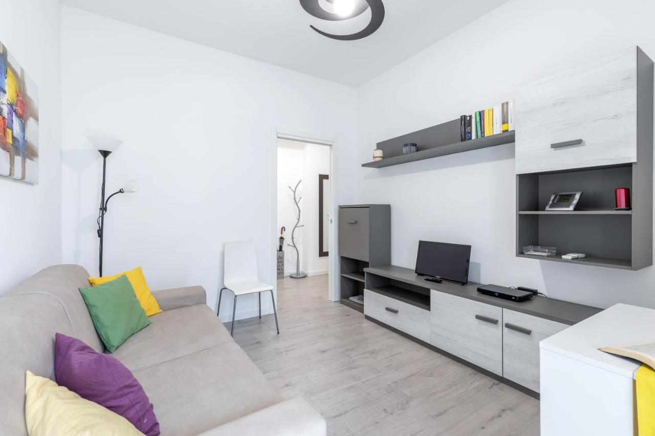 Piazza De Angeli M1 Comfortable Flat With Balcony Milan Exterior photo