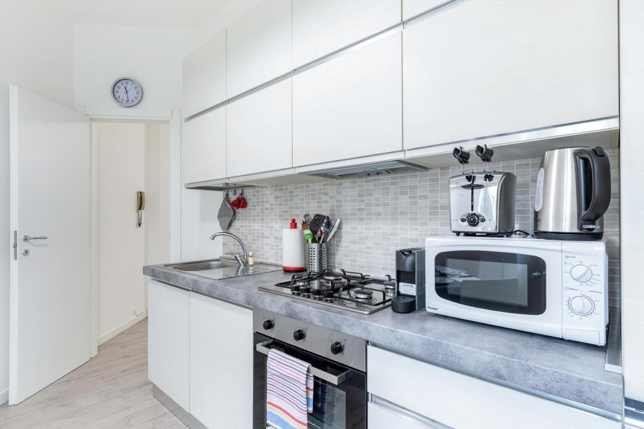 Piazza De Angeli M1 Comfortable Flat With Balcony Milan Exterior photo