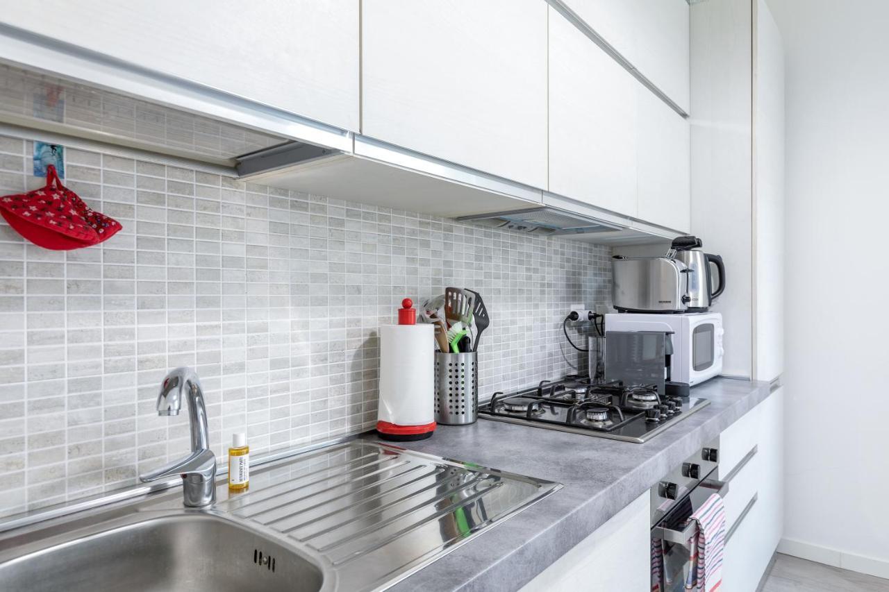 Piazza De Angeli M1 Comfortable Flat With Balcony Milan Exterior photo