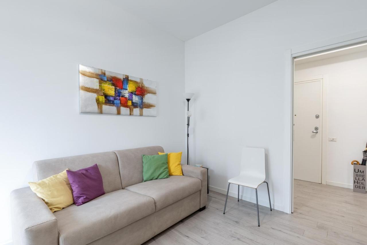 Piazza De Angeli M1 Comfortable Flat With Balcony Milan Exterior photo