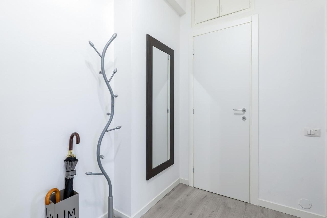 Piazza De Angeli M1 Comfortable Flat With Balcony Milan Exterior photo