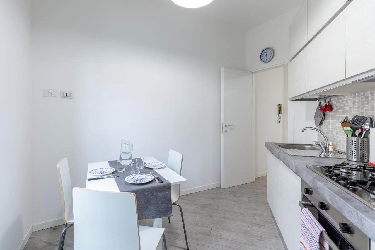 Piazza De Angeli M1 Comfortable Flat With Balcony Milan Exterior photo